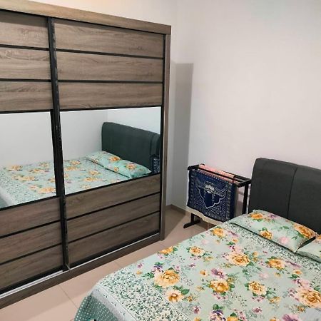 Aiman'S Rose Homestay Teluk Panglima Garang エクステリア 写真