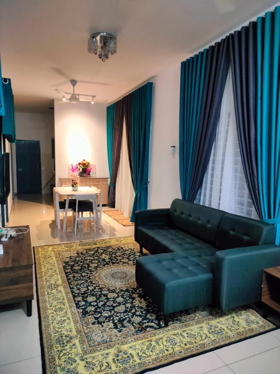 Aiman'S Rose Homestay Teluk Panglima Garang エクステリア 写真